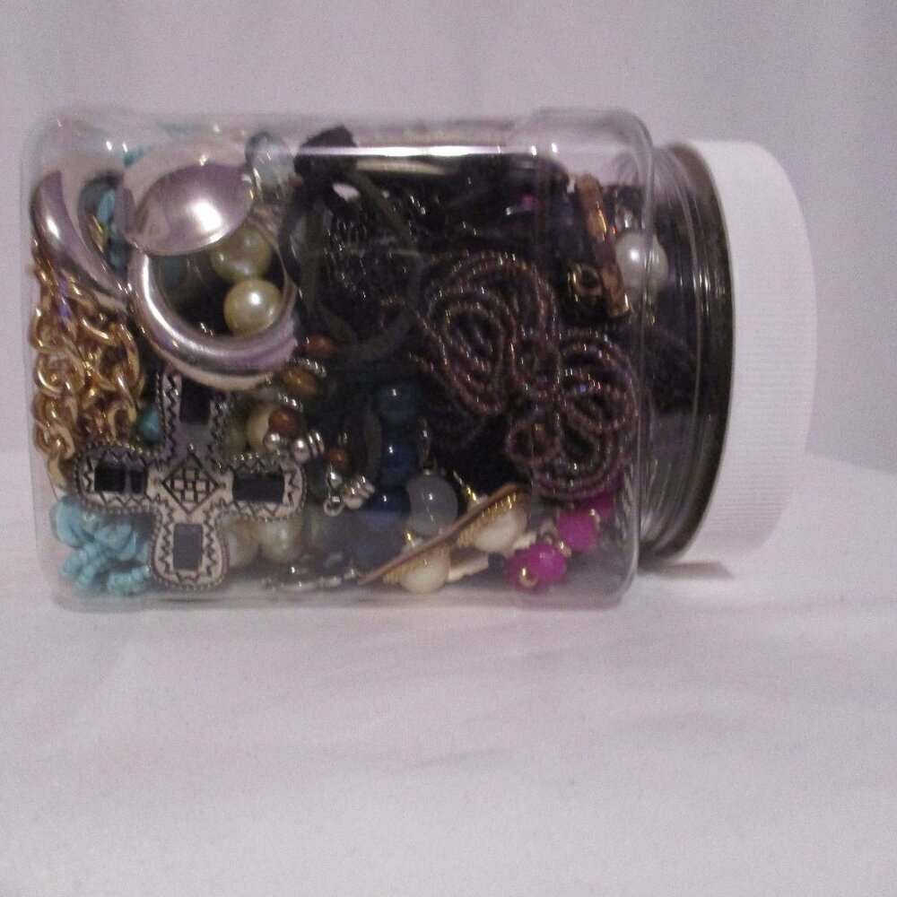 Mystery Jewelry Jar 2.10 LB Lot Necklaces Bracelets Brooches Pendants Chains - Picture 9 of 12